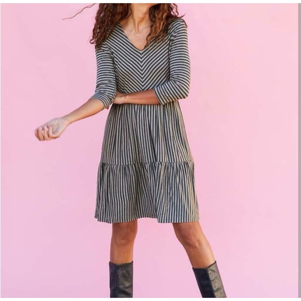 Matilda Jane Lovely Day Dress Jersey Knit Swing Knee‎ Length Stripes Gray M